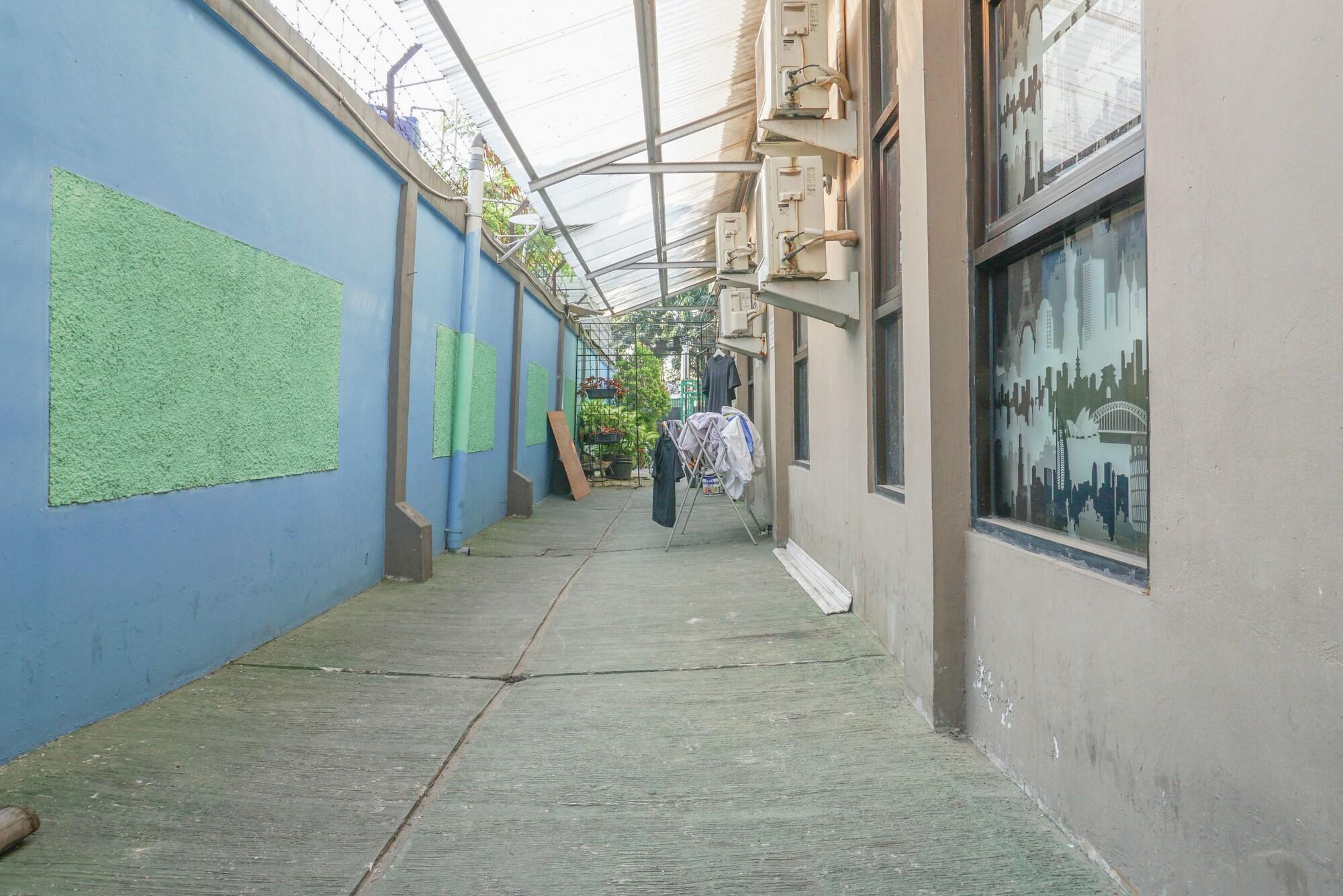 Reddoorz Near Kemang Square Hotel Jacarta Exterior foto