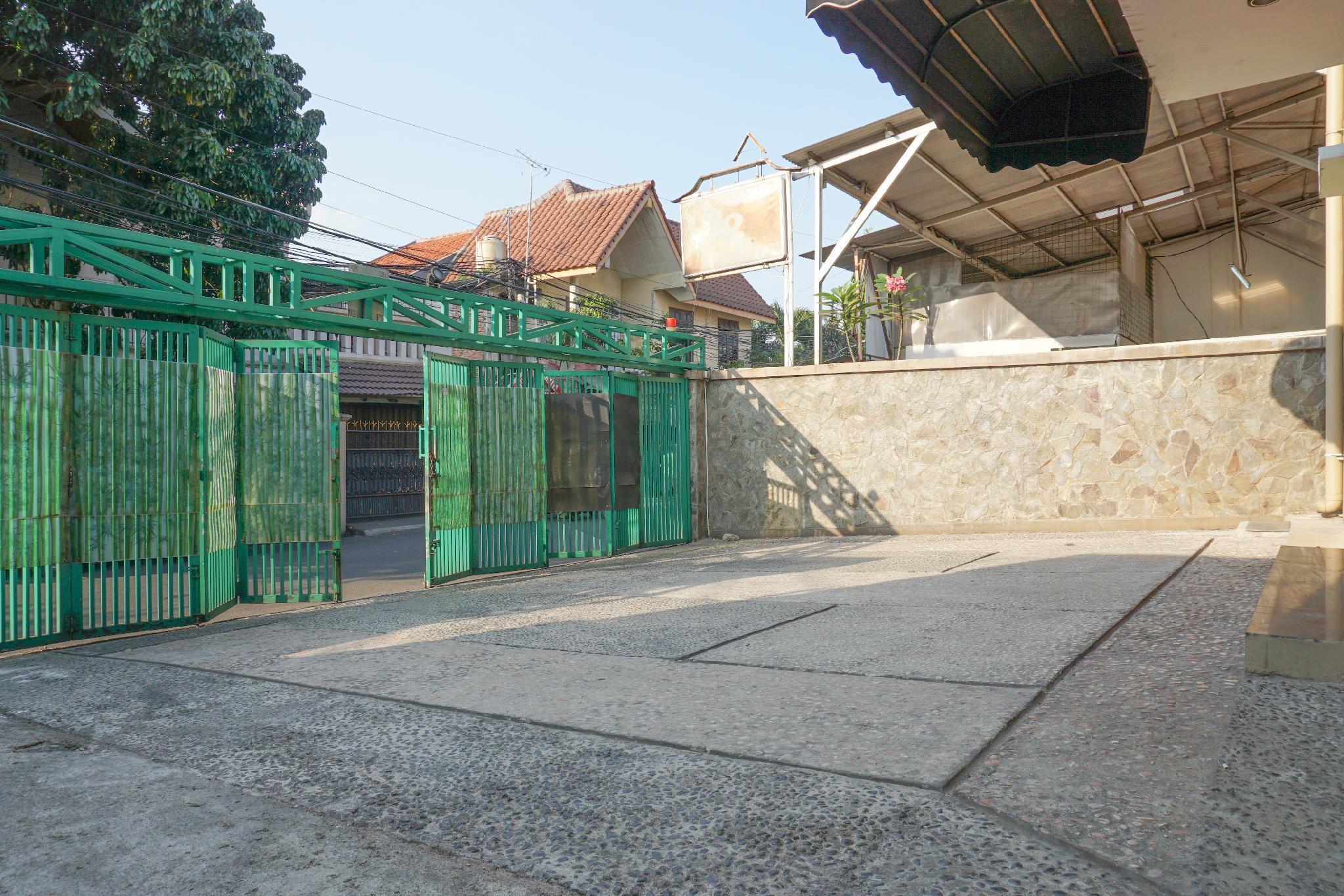 Reddoorz Near Kemang Square Hotel Jacarta Exterior foto